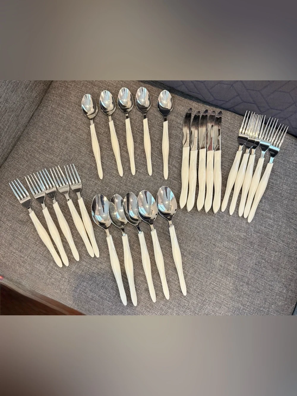 Cutco White Pearl 25 Piece Service for 5 Flatware Set Knives Forks Spoons